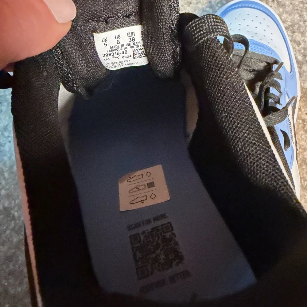 Puma Light Blue and White Casual Sneakers‎ like new